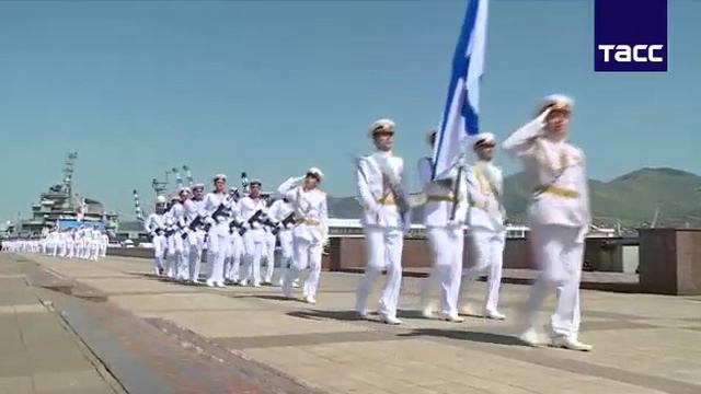 #ПАРАДВНОВОРОСЕ смотреть онлайн