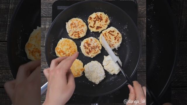 Диетические сырники без сахара | Рецепт быстрых сырников с яблоком смотреть онлайн