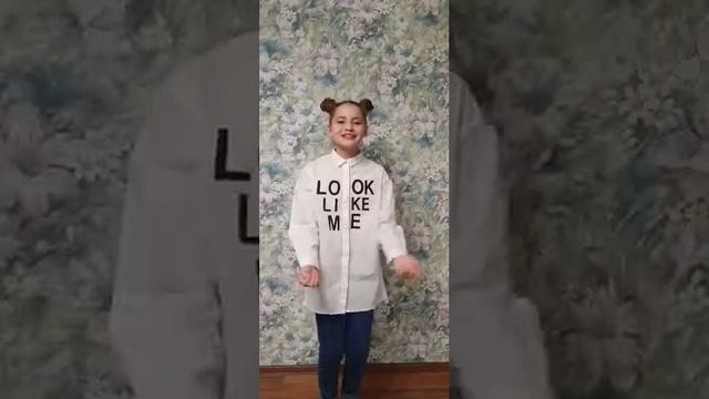 Кипа Милана песня: красками разными смотреть онлайн