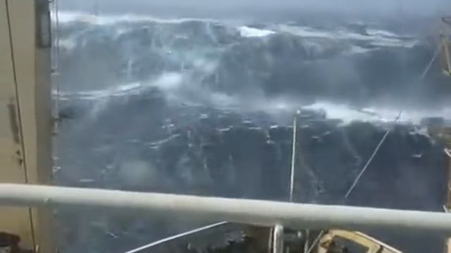 Сильнейший шторм в Северном Ледовитом океане. смотреть онлайн