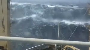 Сильнейший шторм в Северном Ледовитом океане.