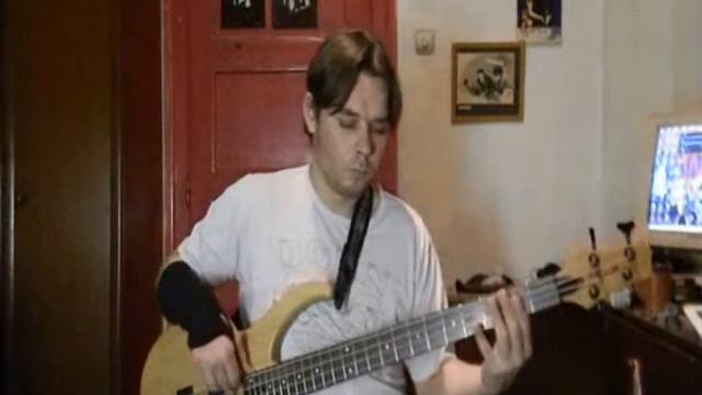 Juanes-La Camisa negra (bass cover) смотреть онлайн