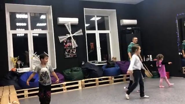 Розовая бабочка, грустная . смотреть онлайн