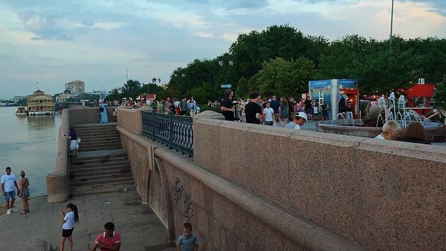 ДЕНЬ РЫБАКА Астрахань 2023.Прогулка по набережной Волги смотреть онлайн