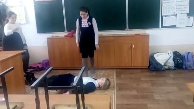 Вот мой одноклассницы танец мальчикам на 23 февраля под музыку ,,сумашедший русский,, смотреть онлайн