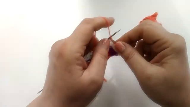 Как добавить нить другого цвета в начале вязания без узлов. смотреть онлайн