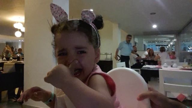 Николь плачет смотреть онлайн