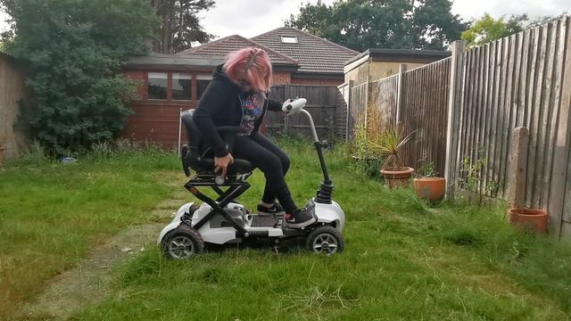 How to fold the TGA Maximo mobility scooter: Natalie South Para Dressage Rider - vlog 2 смотреть онлайн