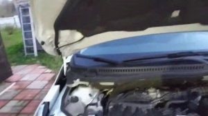 Renaul Kaptur резиновый уплотнитель под капот, защита от пыли.