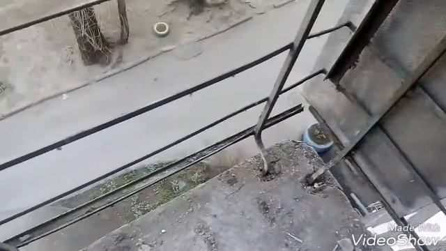 Разварка балкона. Замена убитого старого парапета. смотреть онлайн