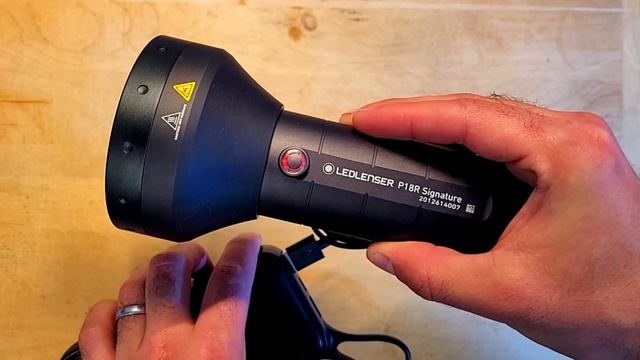 LEDLENSER P18R Signature Flashlight Review (4500 Lumens, 720m Throw, Adjustable Focus) смотреть онлайн