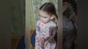 Детская прическа «Бублик из косичек»