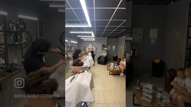 Barber. Стригли семью, отца и двоих его детей?