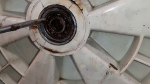 Замена подшипников на стиральной машине INDESIT (с клееным баком) своими руками.