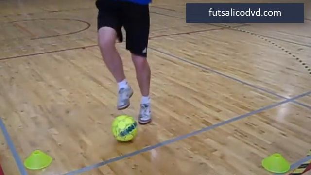 FUTSAL SKILLS ONLY IN 6 MINUTES A DAY | Futsal footwork training. смотреть онлайн