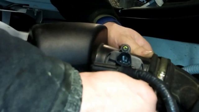 Как снять Воздушный фильтр на авто своими руками смотреть онлайн