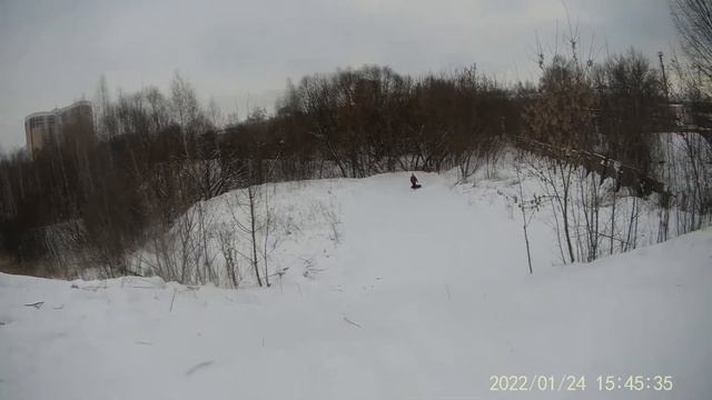 СНОУТЮБИНГ. Весело катаемся с горки на ватрушке-тюбинге и ледянках. смотреть онлайн