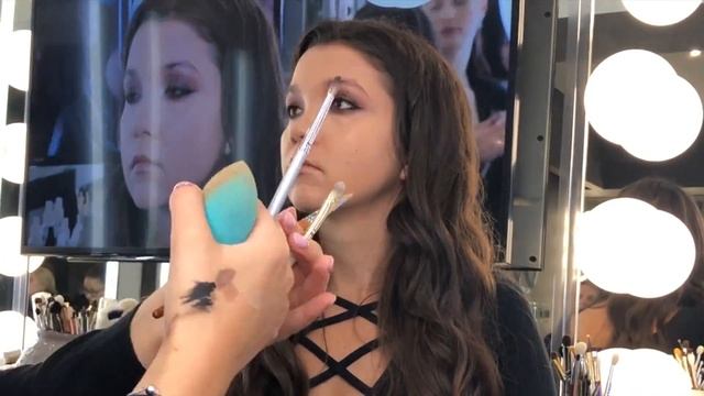 Красивый макияж глаз: make-up преображение в Apriori Beauty Bar смотреть онлайн