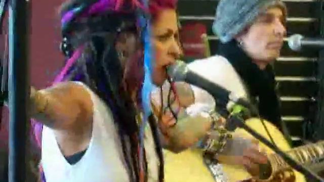 Dilana and John Corabi - Holiday смотреть онлайн