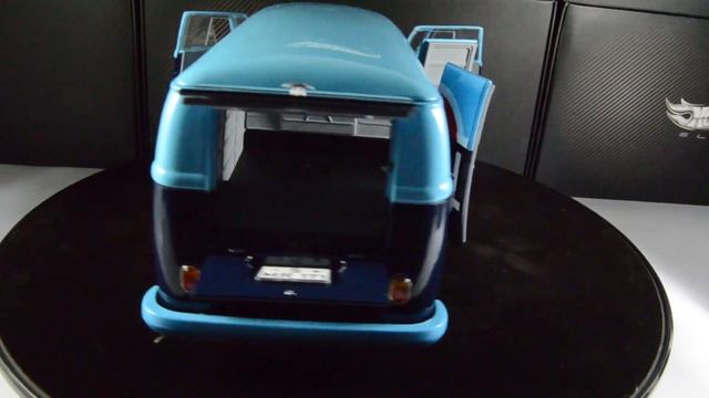 Volkswagen T1B Bus Martini livery 1:18 Schuco смотреть онлайн
