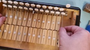 Как снять правую клавиатуру гармони.