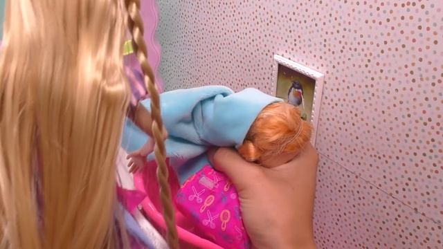 Hair salon ! Elsa & Anna toddlers - Rapunzel - hair styling смотреть онлайн