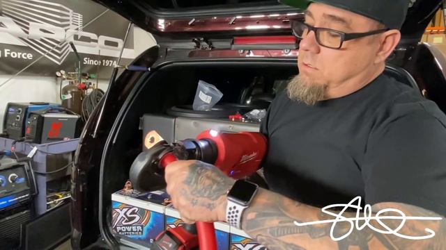 The BIGGEST power cable i ever crimped 8/0! HUGE ring terminals! Milwaukee Force Logic Crimper FTW смотреть онлайн