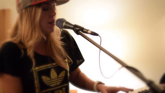 USHER - Nice and slow (Susan G Music Acoustic Cover) смотреть онлайн