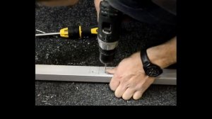 Монтаж стеклянной двери в алюминиевой коробки