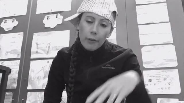 Drama Game: One Word Whittle смотреть онлайн