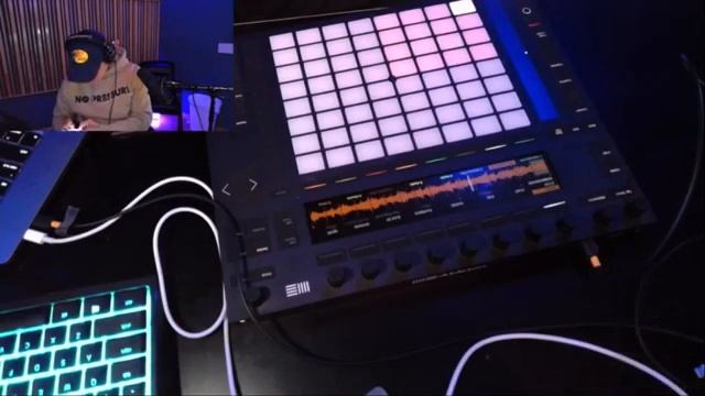 Logic making the beat “Groovy” live on twitch tape vol. 1 смотреть онлайн