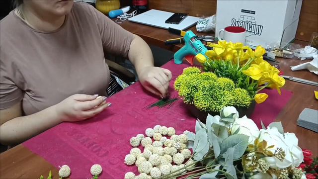 Процесс создания декоративной композиции Нарциссы #floral #gangarium #флористика смотреть онлайн