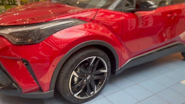Toyota C-HR GR Sport Hybrid Hatchback смотреть онлайн