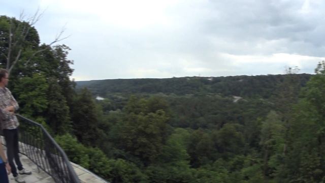 СИГУЛДА - ЛАТВИЙСКАЯ ШВЕЙЦАРИЯ - SIGULDA?ТУРАЙДСКИЙ ЗАМОК?СИГУЛДСКИЙ ЗАМОК, ПЕЩЕРА ГУТМАНЯ, КРИМУЛД смотреть онлайн