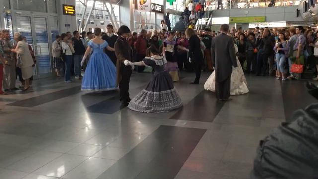 28.06.2014 Байкал-2014 прилёт в Иркутск. Мини-бал в аэропорту смотреть онлайн