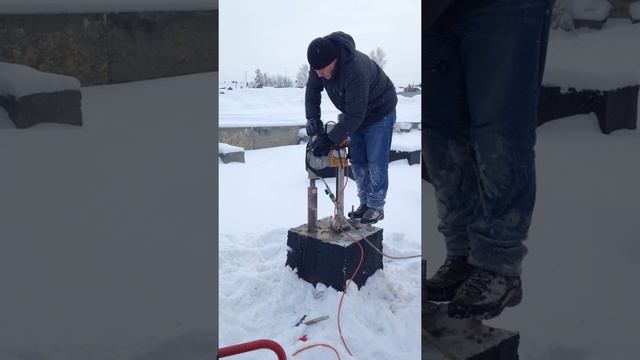 Алмазное сверление бетона (отбор кернов)