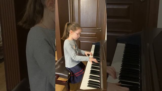 М. Регер «Листок из альбома», исполняет Марианна Шукюрова, 9 лет. смотреть онлайн