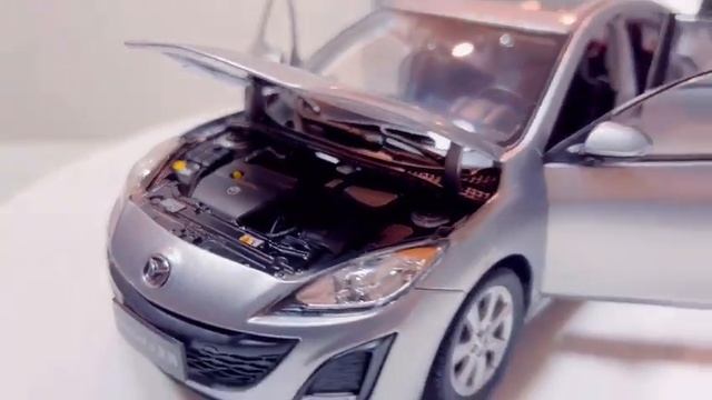 Unboxing of 1:18 Scale 2011 Mazda 3 Sedan Diecast Model In Silver смотреть онлайн