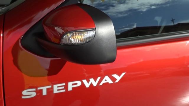 Nuevo - Así se ve el exterior de un Renault Stepway Zen CVT PH2 de color Rojo Fuego. смотреть онлайн