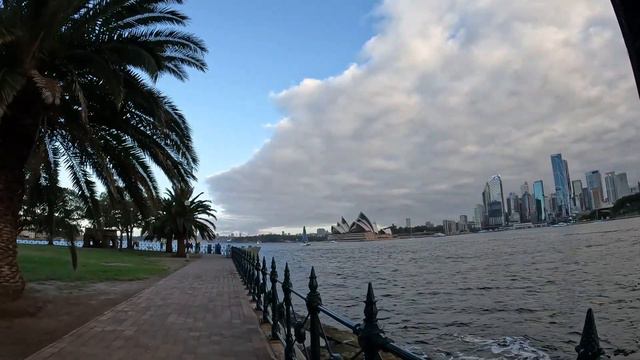 A cooler night in Sydney, finally an early glimpse of Autumn/Fall. 🗣️ смотреть онлайн