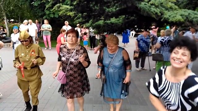 24.06.20 - Танцы на Приморском бульваре - Севастополь - День Победы - Сергей Соков смотреть онлайн