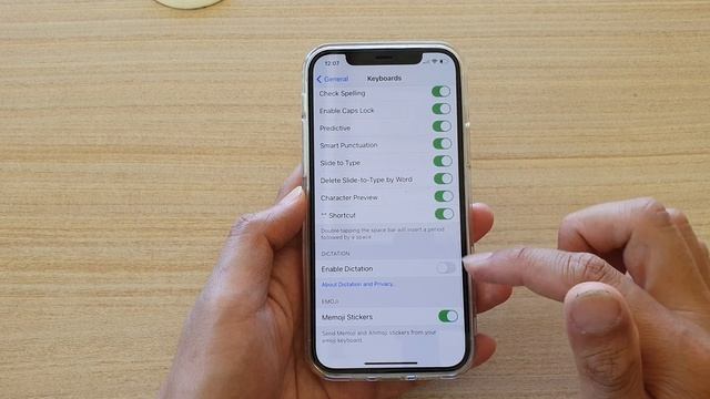 iPhone 12/12 Pro: How to Turn Keyboard Memoji Sticker On/Off смотреть онлайн