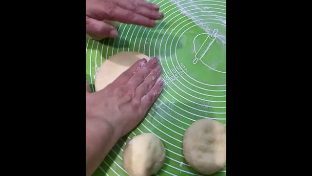 Готовим самые пушистые бантики! Нежнейшие булочки! смотреть онлайн