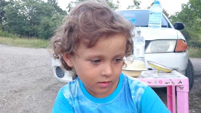 НИКА В КРЫМУ ГОТОВИТ СУП НА КОСТРЕ И РАССУЖДАЕТ О ЕГО СТОИМОСТИ смотреть онлайн