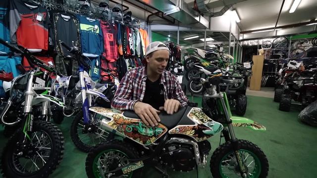 Питбайки для детей от 4 до 12 лет! Девочка в 3 года на квадроцикле. смотреть онлайн