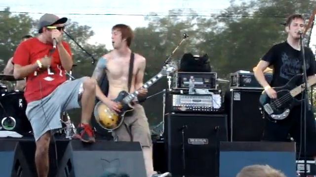 A Wilhelm Scream - The King Is Dead / Live at Azfeszt смотреть онлайн