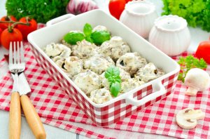 КАК ПРИГОТОВИТЬ ШАМПИНЬОНЫ В СМЕТАНЕ В ДУХОВКЕ