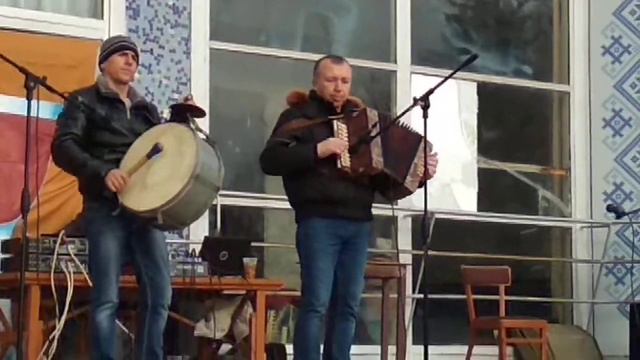 Дима Тащи в Кубее на играй гармонь играет встречную смотреть онлайн