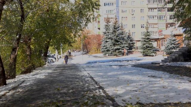 Ночью пошел снег и на утро Челябинск немного завалило смотреть онлайн