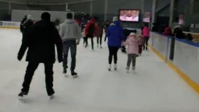 Массовое катание в ледовом дворце спорта "Кристалл" смотреть онлайн